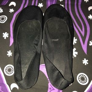 Women’s black flats